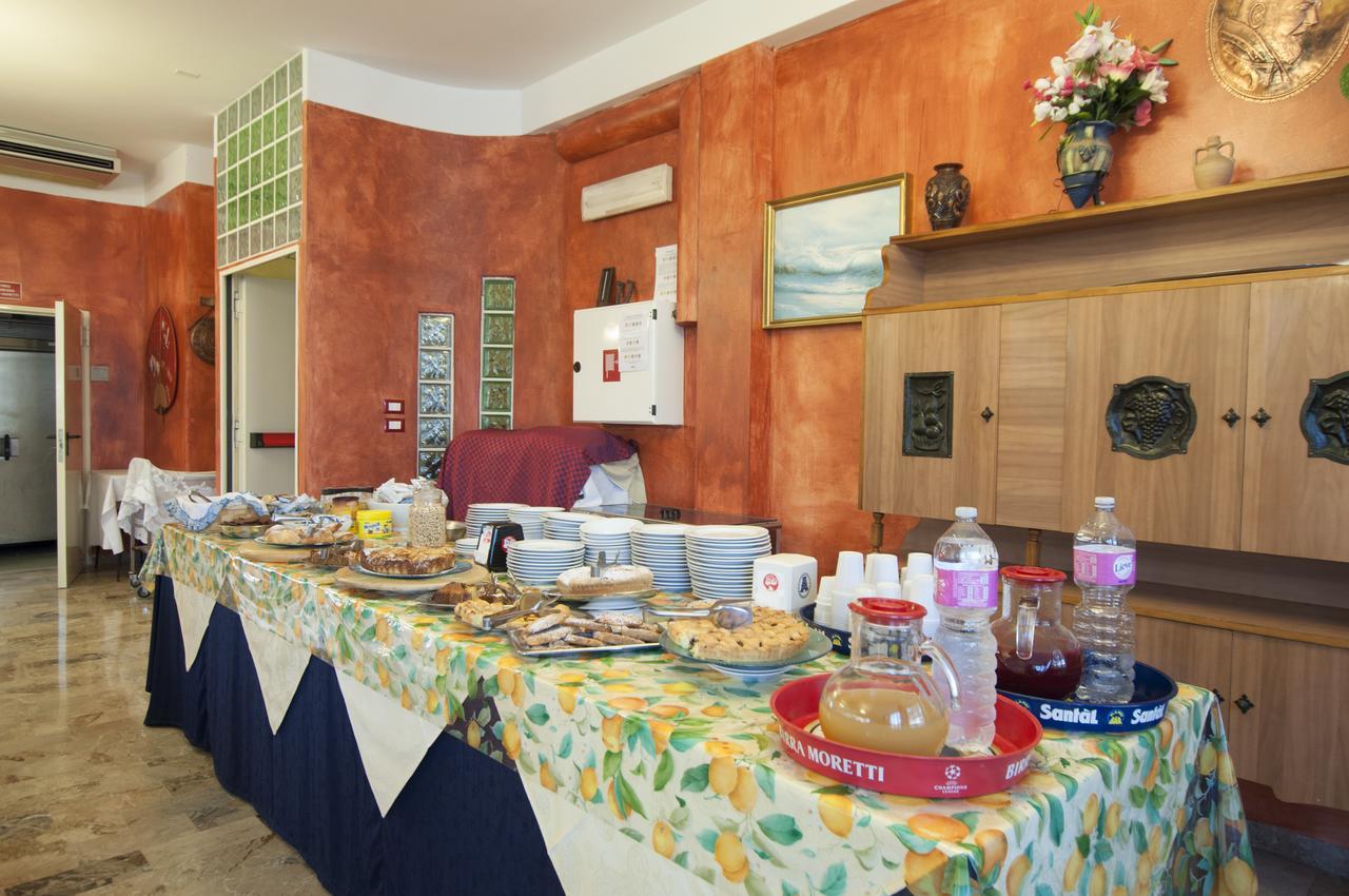 Edelweiss Hotel *